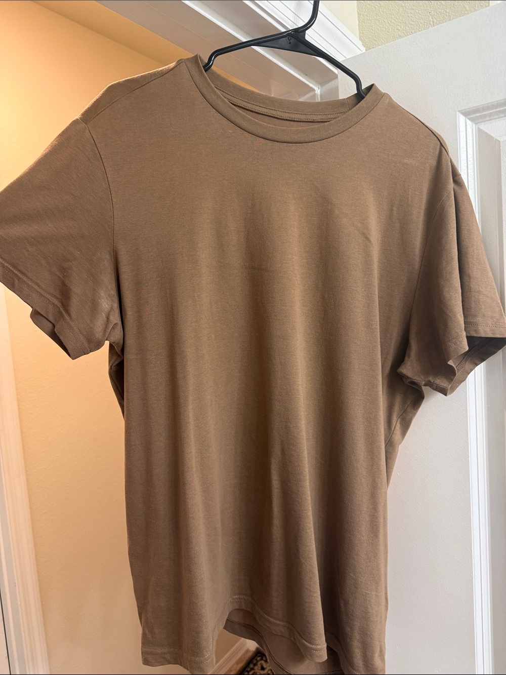 H&M Men's Short Sleeve Crewneck T-Shirt in Brown